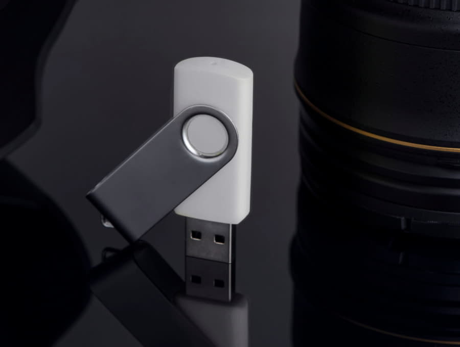 USB flash-карта DOT (8Гб), белый, 5,8х2х1,1см,пластик металл